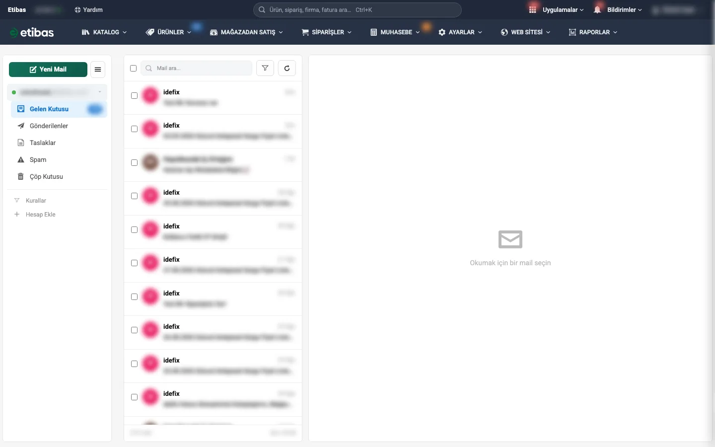 Mail ekranı, sol menü ve mail listesi
